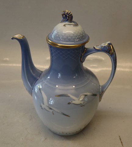 091 b Coffee pot (medium) 7.5 dl (412)
 B&G Seagull Porcelain with gold
